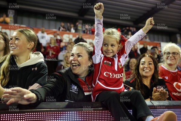 180926 - Wales Women v South Africa Women - Vodafone Wales WXV Series - Fans