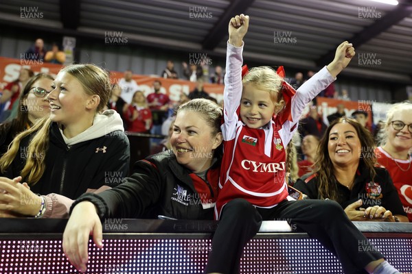 180926 - Wales Women v South Africa Women - Vodafone Wales WXV Series - Fans