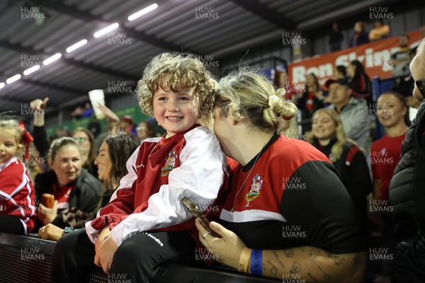 180926 - Wales Women v South Africa Women - Vodafone Wales WXV Series - Fans
