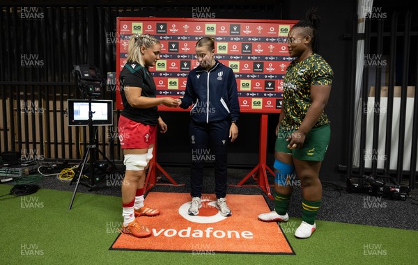 180926 Wales v South Africa, Vodafone Wales WXV Series - Wales captain Alex Callender with South Africa captain Babalwa Latsha and referee Ella Goldsmith at the coin toss
