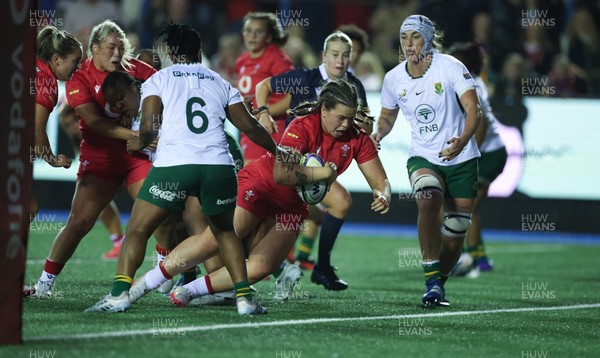 180926 Wales v South Africa, Vodafone Wales WXV Series - Maisie Davies of Wales powers over to score try
