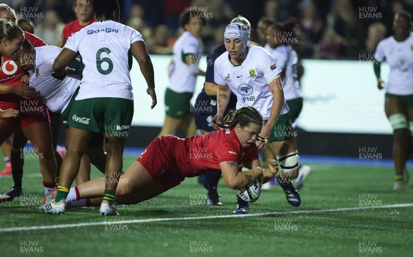 180926 Wales v South Africa, Vodafone Wales WXV Series - Maisie Davies of Wales powers over to score try
