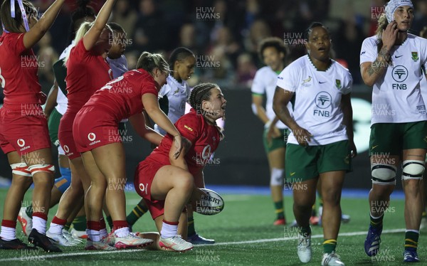 180926 Wales v South Africa, Vodafone Wales WXV Series - Maisie Davies of Wales powers over to score try