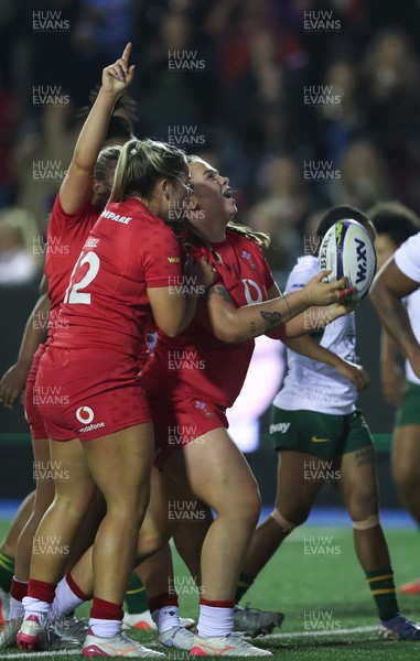 180926 Wales v South Africa, Vodafone Wales WXV Series - Maisie Davies of Wales powers over to score try