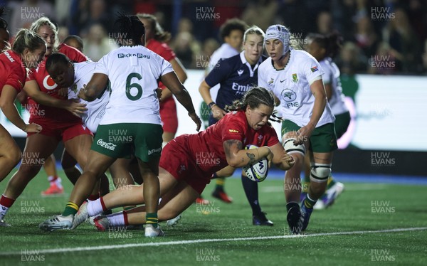 180926 Wales v South Africa, Vodafone Wales WXV Series - Maisie Davies of Wales powers over to score try