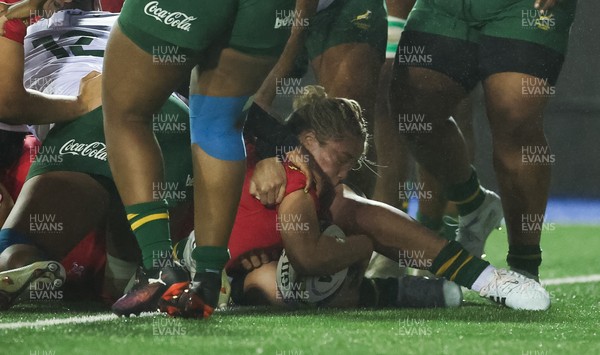 180926 Wales v South Africa, Vodafone Wales WXV Series - Kelsey Jones of Wales powers over to score try