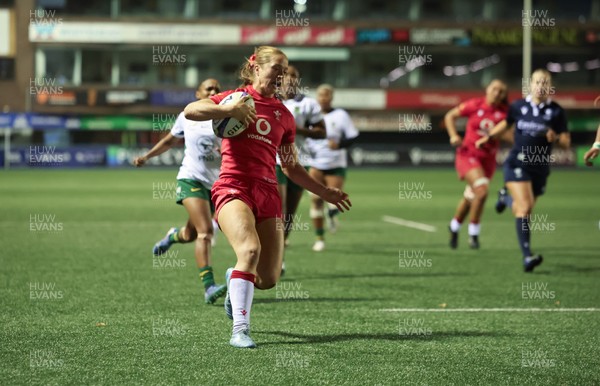 180926 Wales v South Africa, Vodafone Wales WXV Series - Lisa Neumann of Wales races in to score try