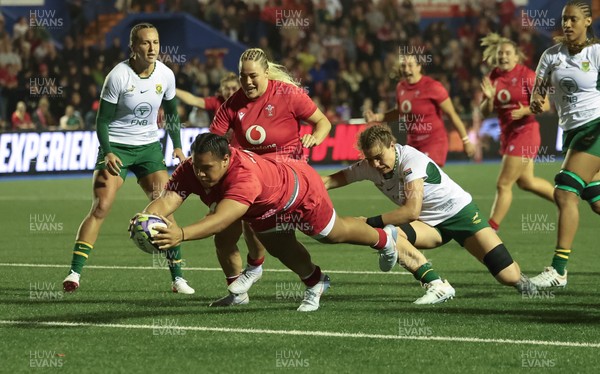 180926 Wales v South Africa, Vodafone Wales WXV Series - Sisilia Tuipulotu of Wales powers over to score try