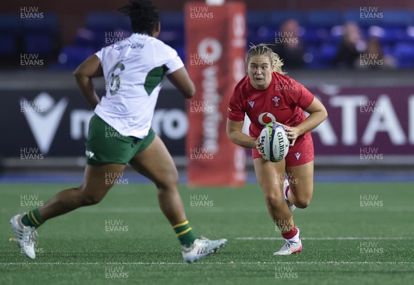 180926 Wales v South Africa, Vodafone Wales WXV Series - Freya Bell of Wales takes on Sizophila Solontsi of South Africa