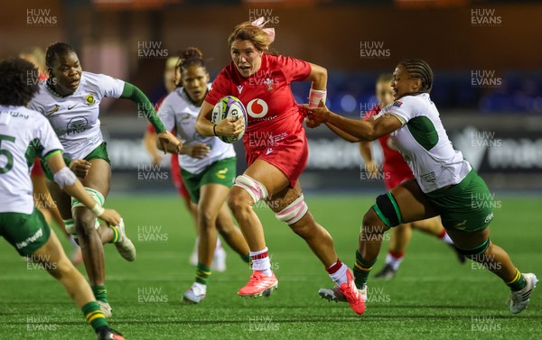 180926 Wales v South Africa, Vodafone Wales WXV Series - Georgia Evans of Wales breaks away
