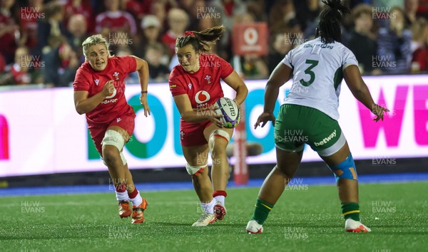 180926 Wales v South Africa, Vodafone Wales WXV Series - Branwen Metcalfe of Wales breaks away