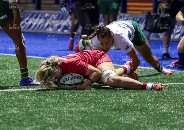 180926 Wales v South Africa, Vodafone Wales WXV Series - Alex Callender of Wales races in to score try
