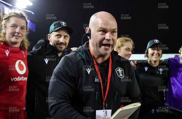 180926 Wales v South Africa, Vodafone Wales WXV Series - Sean Lynn, Wales head coach at the end of the match with 