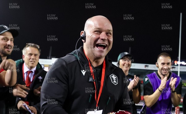 180926 Wales v South Africa, Vodafone Wales WXV Series - Sean Lynn, Wales head coach at the end of the match