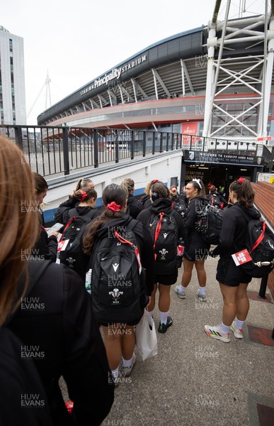 190926 Wales v South Africa, Vodafone Wales WXV Series - The Wales squad make there way from the Parkgate Hotel to the Stadium