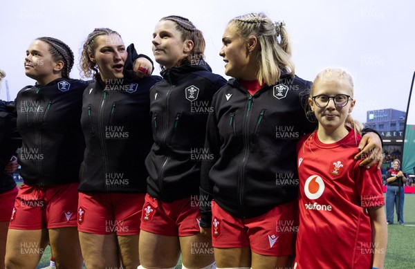 190926 Wales v South Africa, Vodafone Wales WXV Series - Match mascot Lola Snowdon with Wales co-captains Alex Callender and Kate Williams