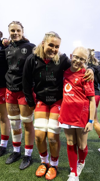 190926 Wales v South Africa, Vodafone Wales WXV Series - Match mascot Lola Snowdon with Wales co-captains Alex Callender and Kate Williams