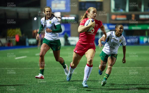 190926 Wales v South Africa, Vodafone Wales WXV Series - Lisa Neumann of Wales races in to score try