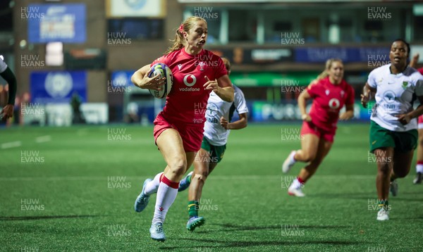 190926 Wales v South Africa, Vodafone Wales WXV Series - Lisa Neumann of Wales races in to score try