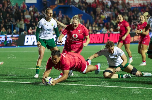 190926 Wales v South Africa, Vodafone Wales WXV Series - Sisilia Tuipulotu of Wales dives in for her second try