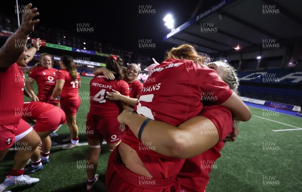 190926 Wales v South Africa, Vodafone Wales WXV Series - Wales players celebrate at the end of the match