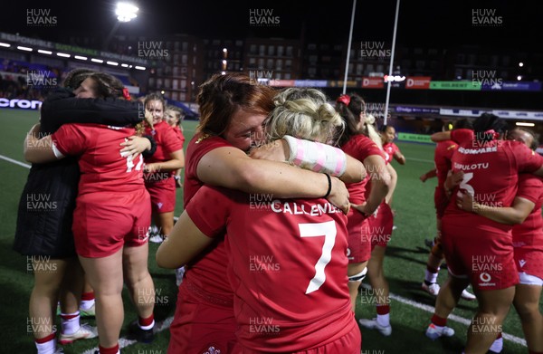 190926 Wales v South Africa, Vodafone Wales WXV Series - Wales players celebrate at the end of the match