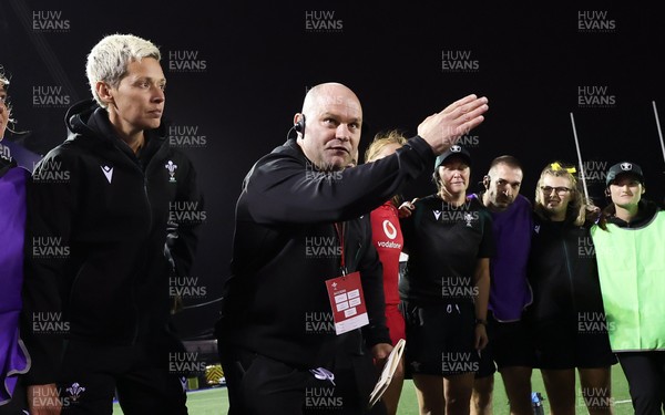 190926 Wales v South Africa, Vodafone Wales WXV Series - Sean Lynn, Wales head coach speaks to the players at the end of the match