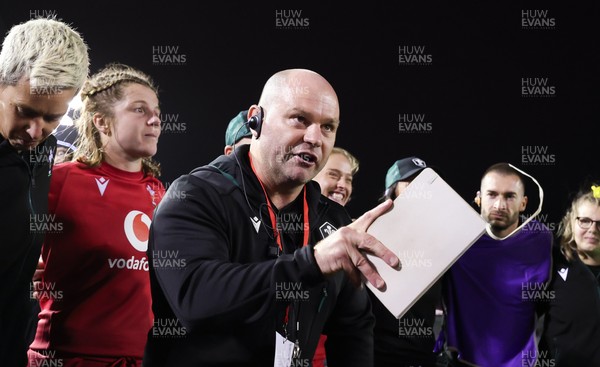 190926 Wales v South Africa, Vodafone Wales WXV Series - Sean Lynn, Wales head coach speaks to the players at the end of the match