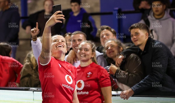 190926 Wales v South Africa, Vodafone Wales WXV Series - Amy Williams of Wales and Freya Bell of Wales have a selfie with fans at the end of the match