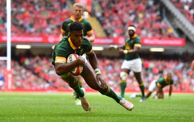 190823 - Wales v South Africa - Vodaphone Summer Series - Canan Moodie of South Africa scores try