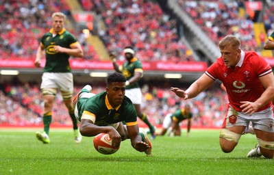 190823 - Wales v South Africa - Vodaphone Summer Series - Canan Moodie of South Africa scores try