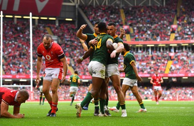 190823 - Wales v South Africa - Vodaphone Summer Series - Canan Moodie of South Africa celebrates scoring try with Jesse Kriel