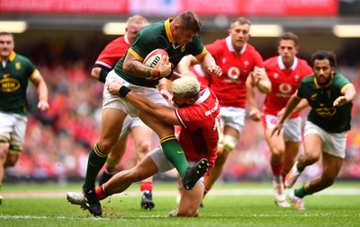 190823 - Wales v South Africa - Vodaphone Summer Series - Malcolm Marx of South Africa is tackled by Johnny Williams of Wales