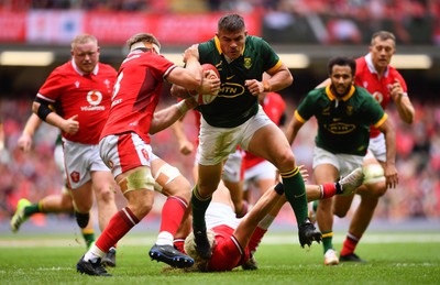 190823 - Wales v South Africa - Vodaphone Summer Series - Malcolm Marx of South Africa is tackled by Aaron Wainwright and Johnny Williams of Wales