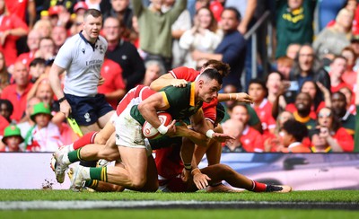 190823 - Wales v South Africa - Vodaphone Summer Series - Jesse Kriel of South Africa scores try