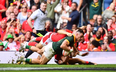 190823 - Wales v South Africa - Vodaphone Summer Series - Jesse Kriel of South Africa scores try