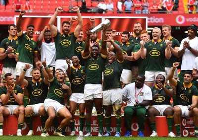 190823 - Wales v South Africa - Vodaphone Summer Series - Siya Kolisi and Bongi Mbonambi of South Africa celebrate with the Prince William Cup