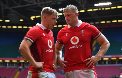 190823 - Wales v South Africa - Vodaphone Summer Series - Sam Costelow and Jac Morgan of Wales at the end of the game