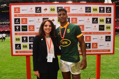 190823 - Wales v South Africa - Vodaphone Summer Series - Canan Moodie of South Africa with his player of the match award