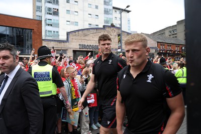 190823 - Wales v South Africa - Vodafone Summer Series - Will Rowlands and Jac Morgan walk into the stadium as fans watch on