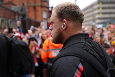 190823 - Wales v South Africa - Vodafone Summer Series - Corey Domachowski walks into the stadium as fans watch on