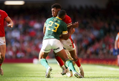 190823 - Wales v South Africa - Vodafone Summer Series - Rio Dyer of Wales clashes heads with Damian Willemse of South Africa