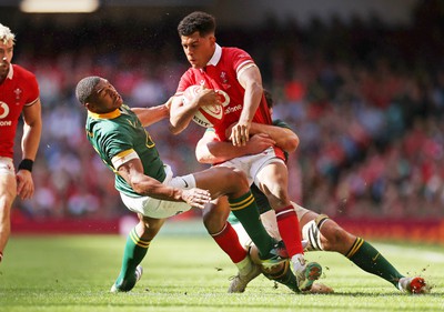 190823 - Wales v South Africa - Vodafone Summer Series - Rio Dyer of Wales clashes heads with Damian Willemse of South Africa