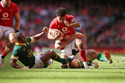 190823 - Wales v South Africa - Vodafone Summer Series - Rio Dyer of Wales clashes heads with Damian Willemse of South Africa