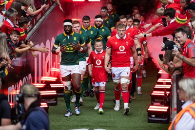 190823 - Wales v South Africa - Vodafone Summer Series - Jac Morgan of Wales and Siya Kolisi of South Africa walk down the tunnel