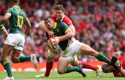 190823 - Wales v South Africa - Vodafone Summer Series - Malcolm Marx of South Africa is tackled by Will Rowlands of Wales 