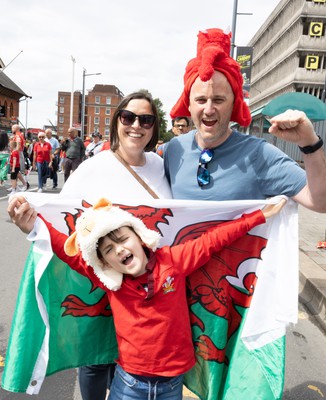 190823 - Wales v South Africa, Summer Nations Series 2023 - Wales fans gather in Westgate Street ahead of the match