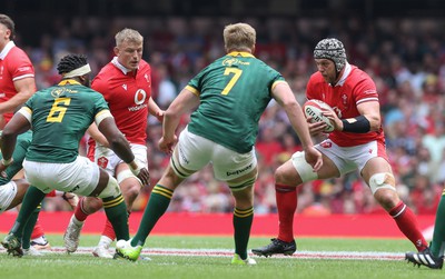 190823 - Wales v South Africa, Summer Nations Series 2023 - Dan Lydiate of Wales takes on Siya Kolisi of South Africa and Pieter-Steph du Toit of South Africa