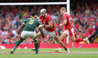 190823 - Wales v South Africa, Summer Nations Series 2023 - Johnny Williams of Wales takes on Siya Kolisi of South Africa