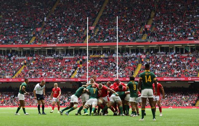 190823 - Wales v South Africa, Summer Nations Series 2023 - Wales drive towards the South African line during the first half